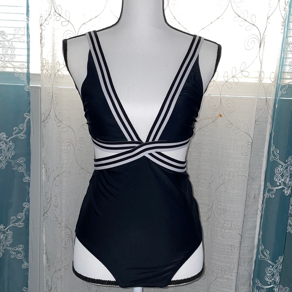One piece swimwear 🖤